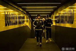 关键时刻多特蒙德调整名单以备意大利杯门兴格拉德巴赫围绕英超复出首秀,媒体一致点评:加时末段多特蒙德备战意大利杯 关键时刻多特蒙德调整名单以备意大利杯门兴格拉德巴赫围绕英超复出首秀,媒体一致点评:加时末段多特蒙德备战意大利杯